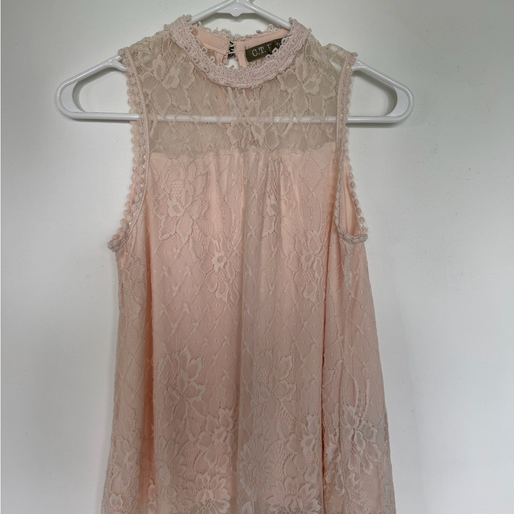Chic Lace Sleeveless Blouse - Cream
